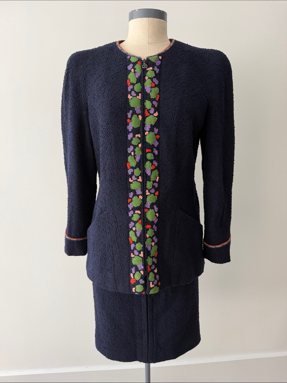 CHANEL Boutique Beautiful Navy Boucle Women's Jacket with matching skirt.